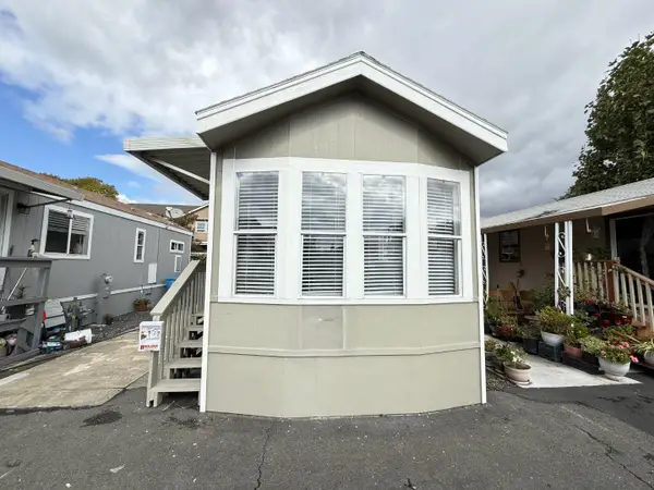 111 El Crystal Drive #111, Santa Rosa, CA 95407