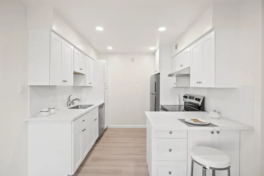 3045 Los Prados Street #218, San Mateo, CA 94403 - Image #3