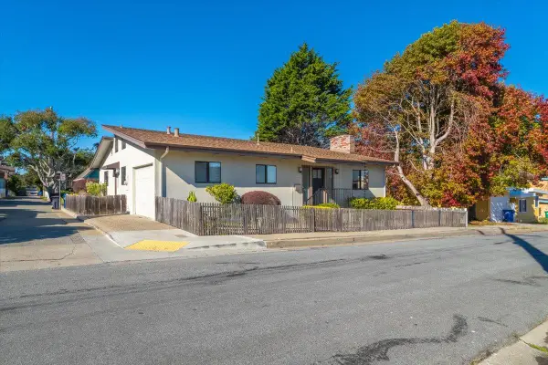 142 11th Street, Pacific Grove, CA 93950