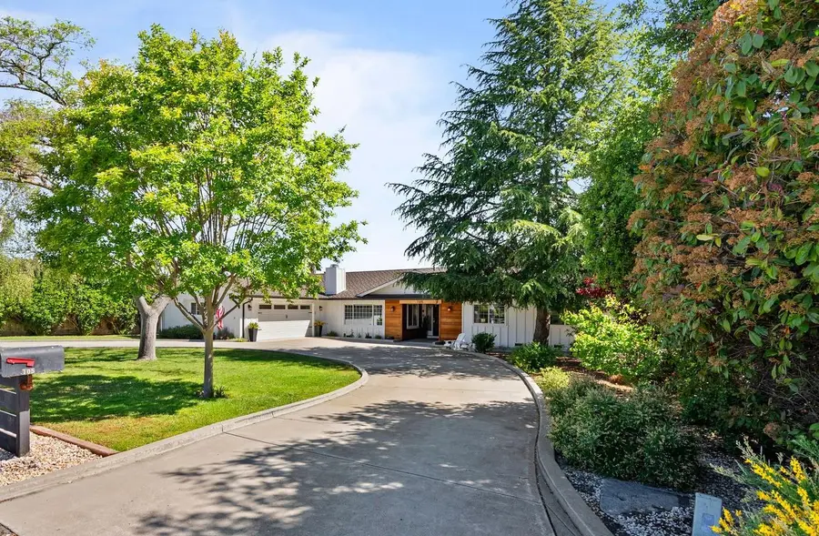 105 Rays Circle, Hollister, CA 95023 - Image #2