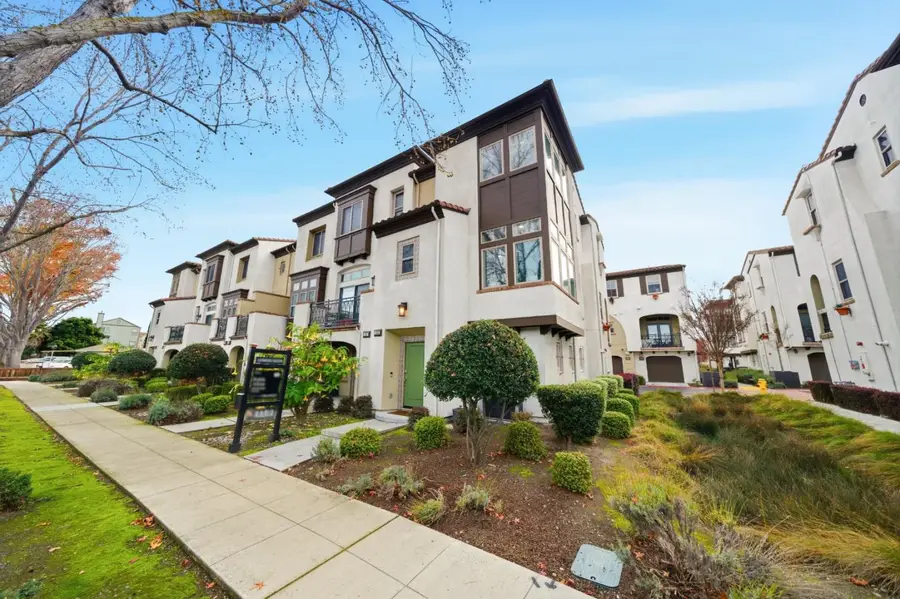 125 Fairchild Drive, Mountain View, CA 94043 - Image #2