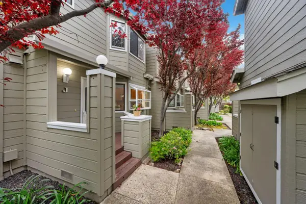 2071 Plymouth Street #J, Mountain View, CA 94043