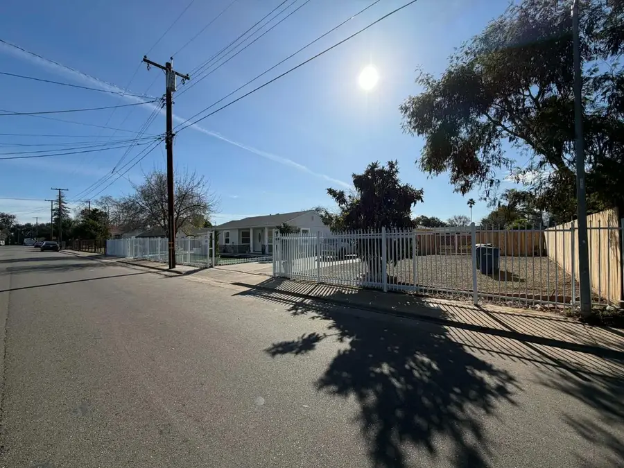 3712 42nd Avenue, Sacramento, CA 95824 - #3