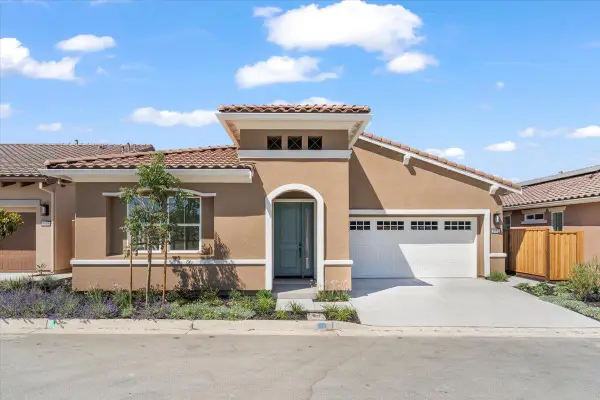 2112 Red Oak Drive, Hollister, CA 95023