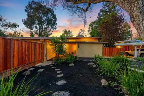 1080 Moffett Circle, Palo Alto, CA 94303