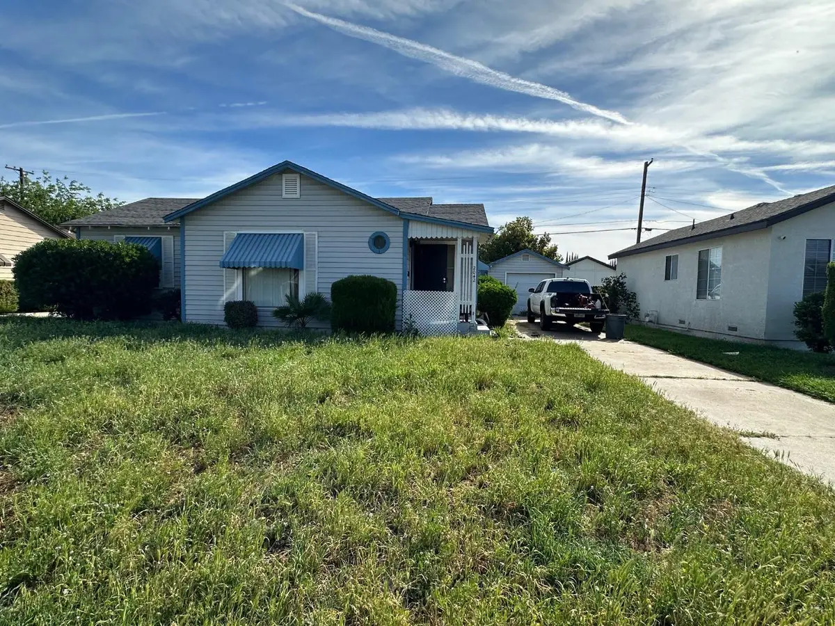 2042 E Mayfair, Fresno, CA 93703 - #1
