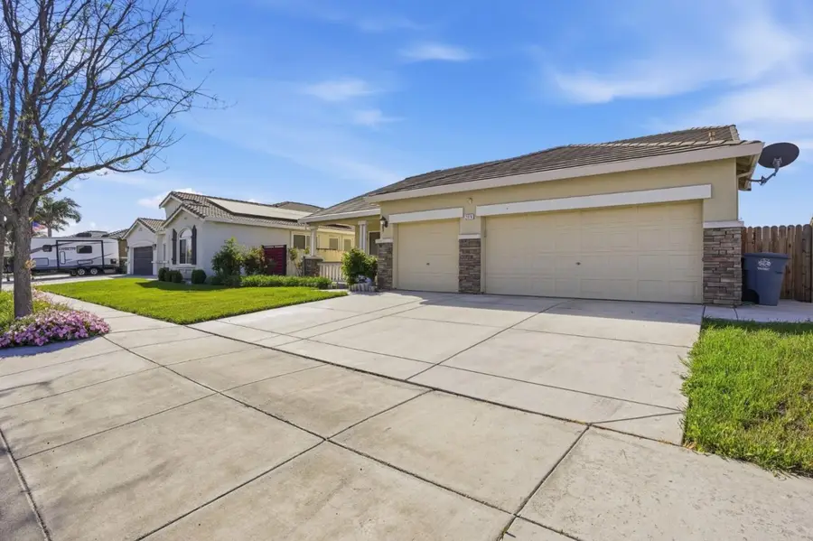 2076 Venezia Street, Los Banos, CA 93635 - #3