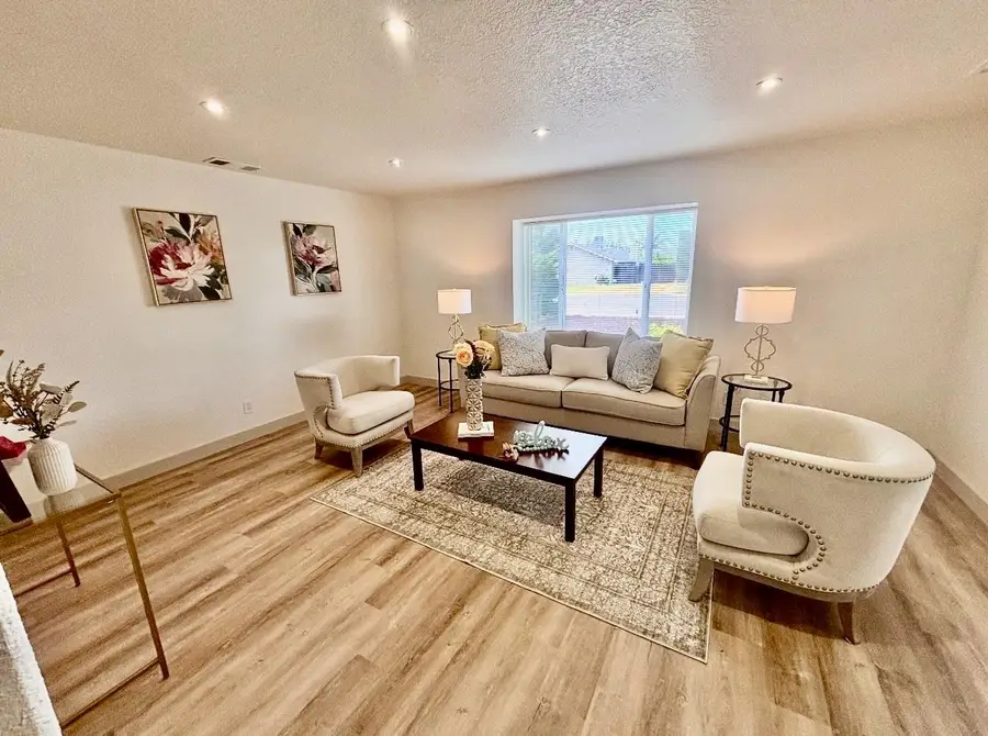 506 N Santa Monica Street, Los Banos, CA 93635 - #2