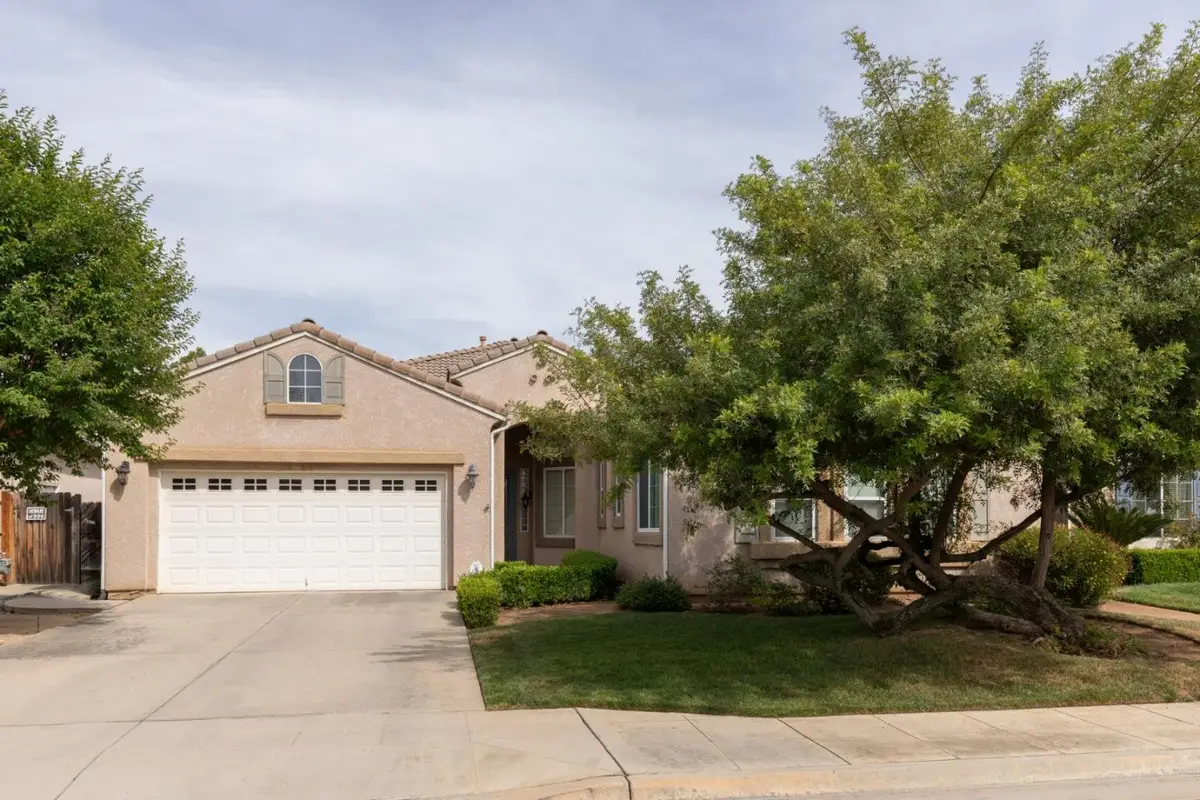 1827 N Joshua Avenue, Clovis, CA 93619 - #1