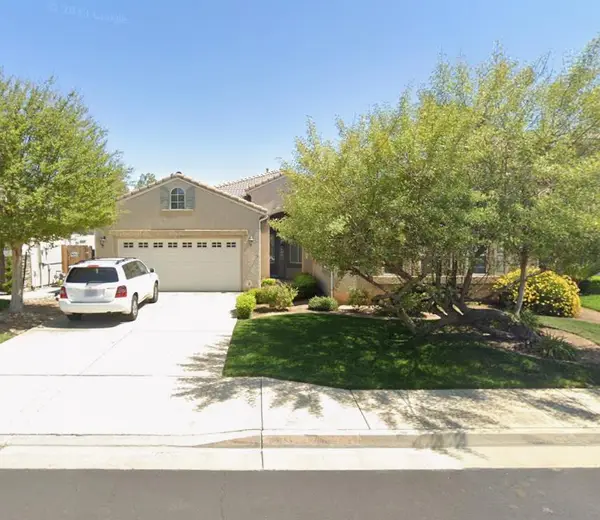 1827 N Joshua Avenue, Clovis, CA 93619