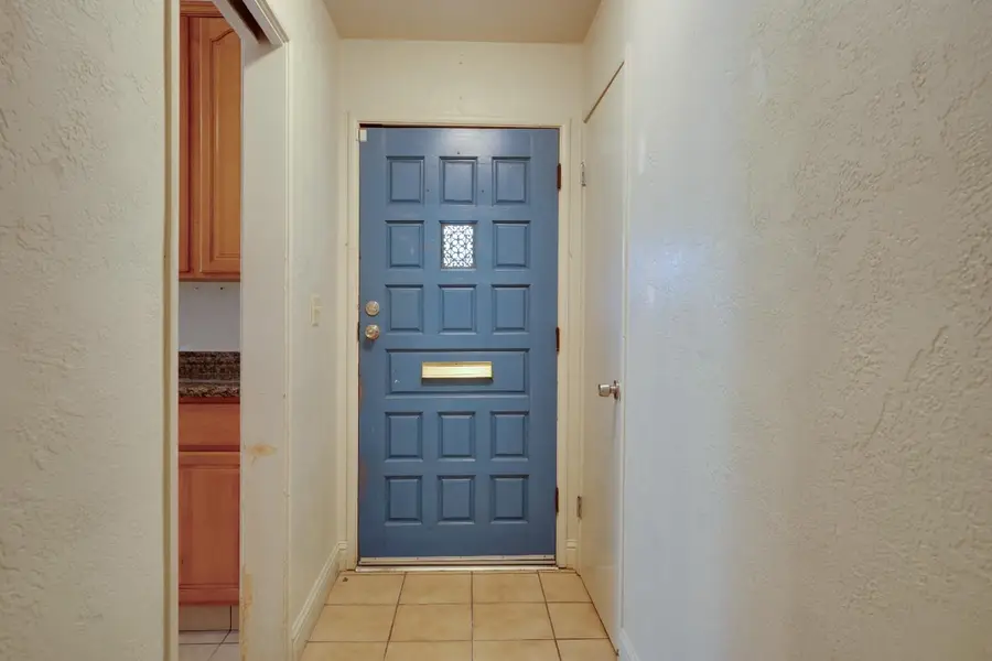 127 W Loretta Avenue, Stockton, CA 95207 - #2