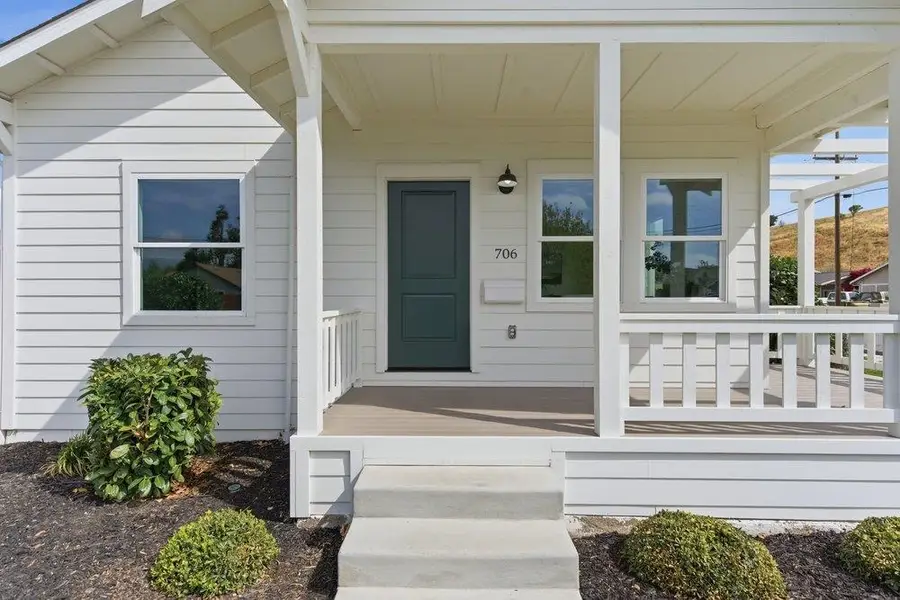 706 Central Avenue, Hollister, CA 95023 - #3