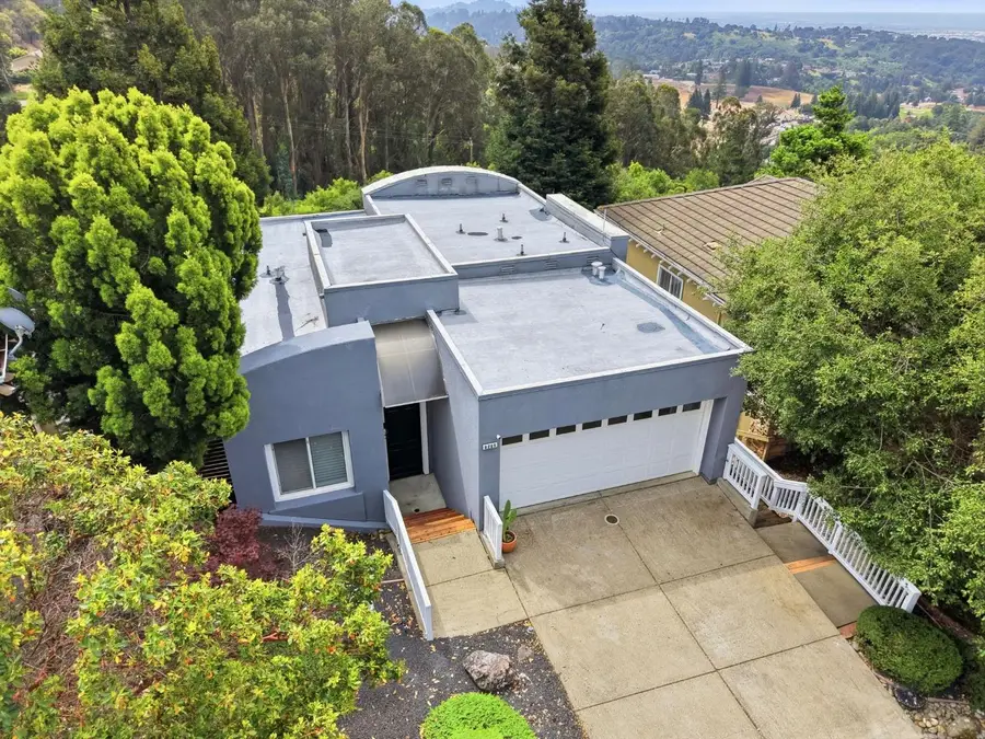 8265 Skyline Circle, Oakland, CA 94605 - #3