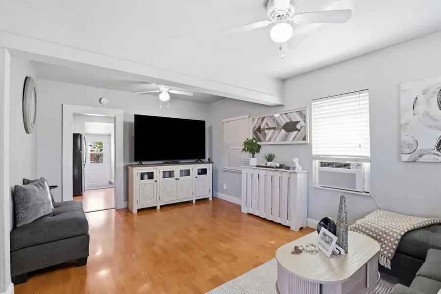 827 Central Avenue, Hollister, CA 95023 - #2
