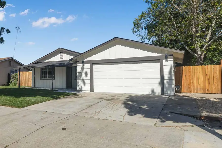 101 Recht Street, Hollister, CA 95023 - #3