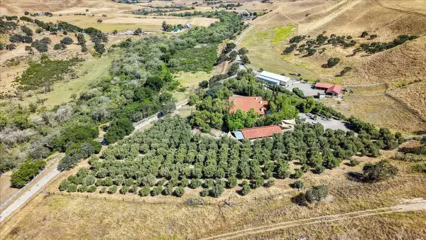 2727 Thomas Road, Hollister, CA 95023
