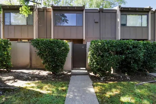 701 Woodside Lane #4, Sacramento, CA 95825
