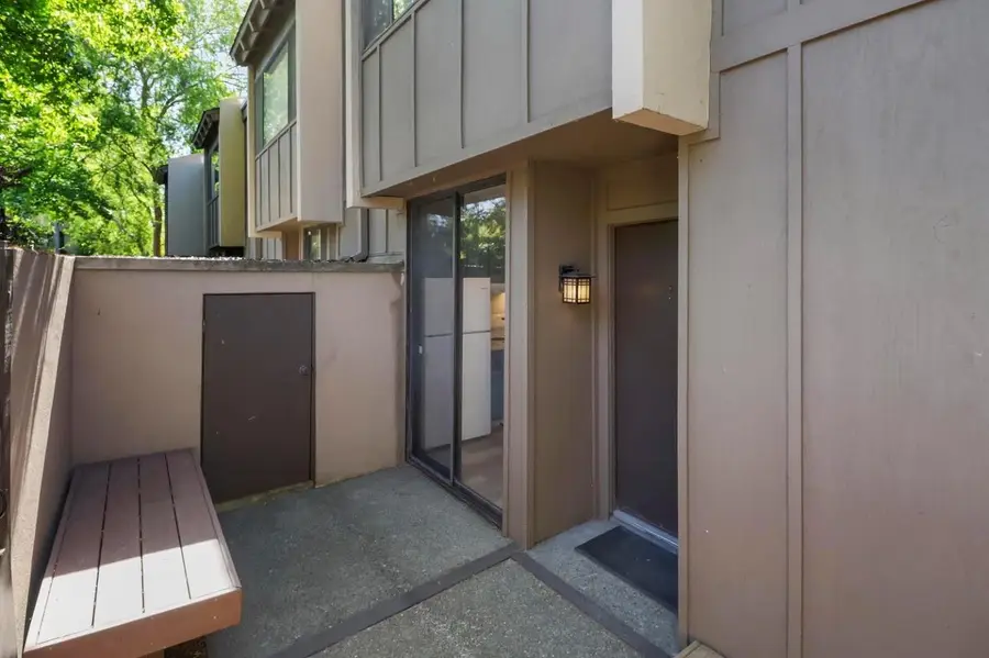701 Woodside Lane #4, Sacramento, CA 95825 - #2