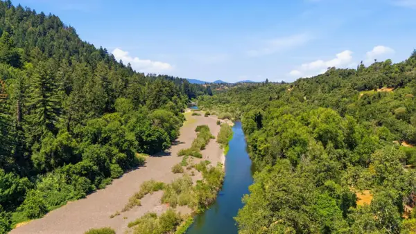 2701 Rio Lindo Avenue, Healdsburg, CA 95448