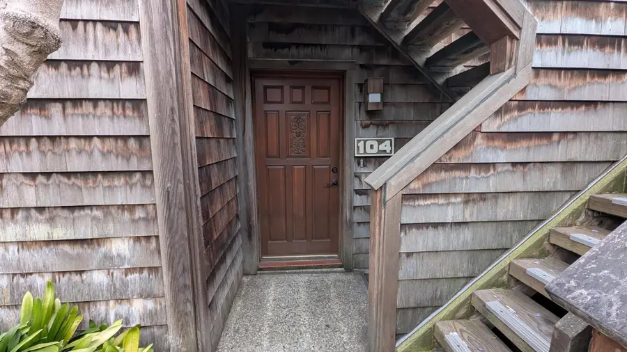 461 Dela Vina Avenue #104, Monterey, CA 93940 - #2