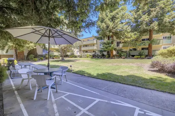 1031 Crestview Drive #216, Mountain View, CA 94040
