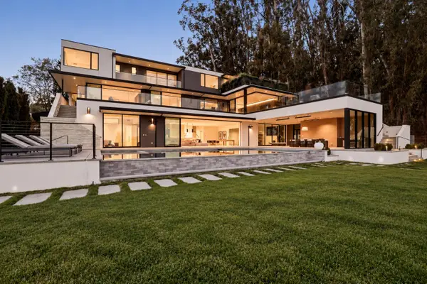 950 Macadamia Drive, Hillsborough, CA 94010