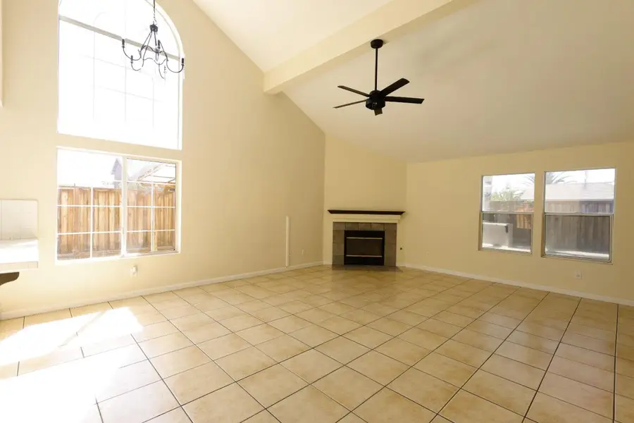 805 El Pinal Lane, Los Banos, CA 93635 - #3