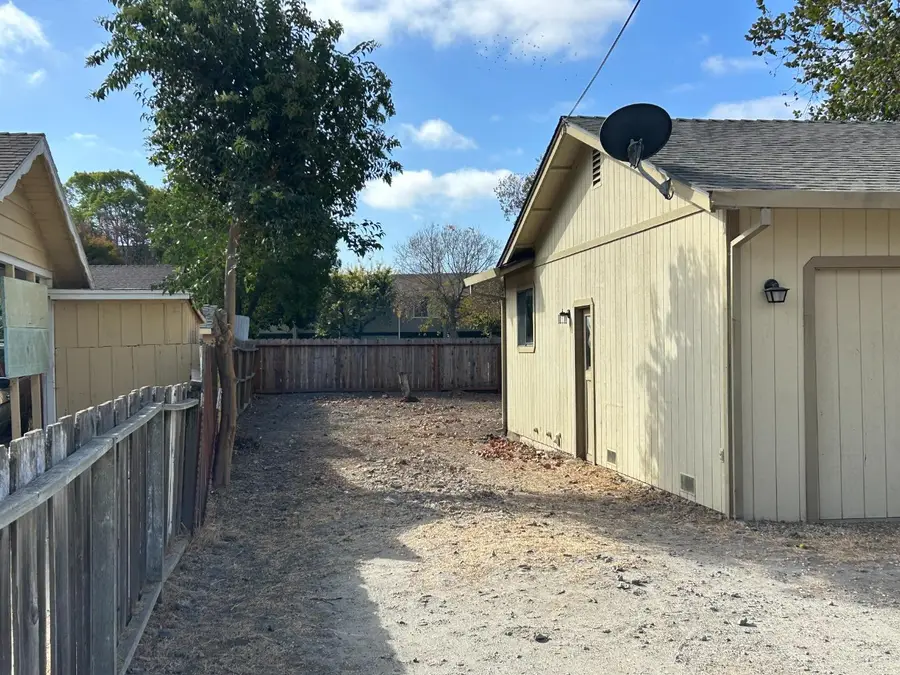 921 Nash Road, Hollister, CA 95023 - #2