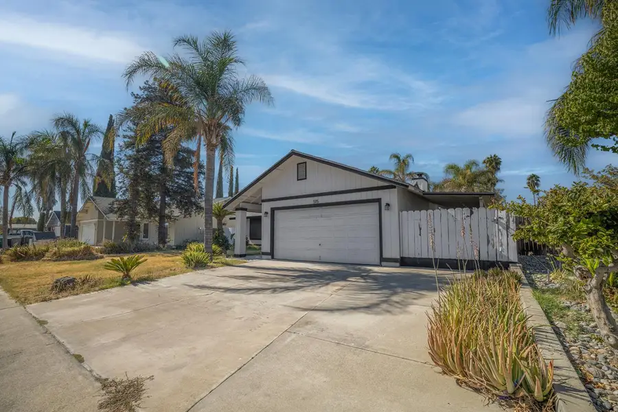 515 N Santa Monica Street, Los Banos, CA 93635 - #3