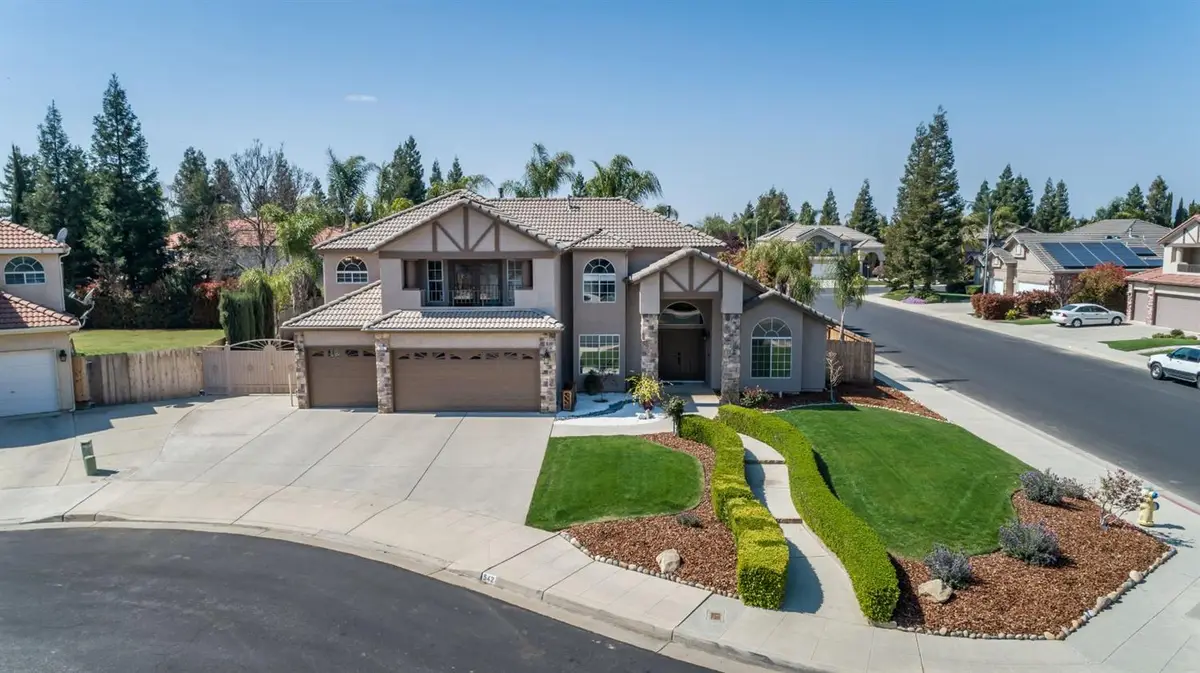 542 W Omaha Avenue, Clovis, CA 93619 - Image #1