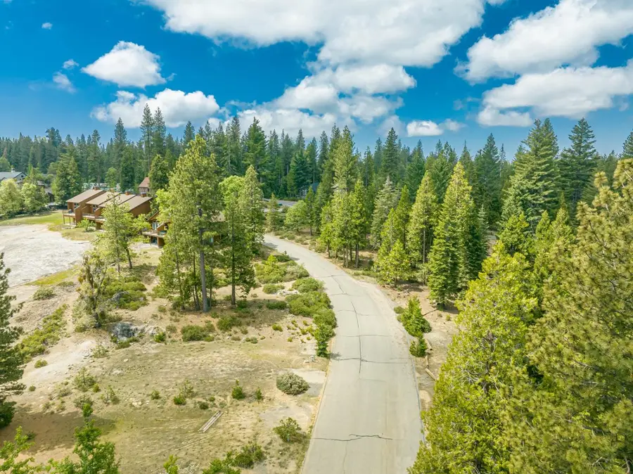 42096 Majestic Lane, Shaver Lake, CA 93664 - Image #2