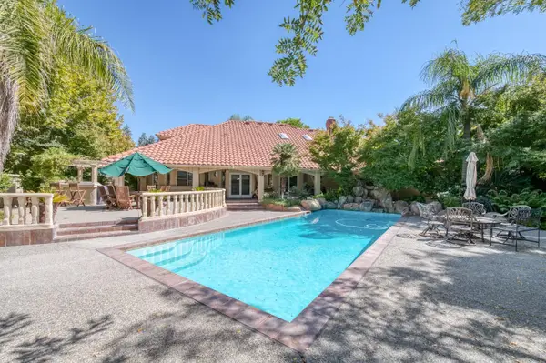 10111 Spanish Bay Dr, Fresno, CA 93720