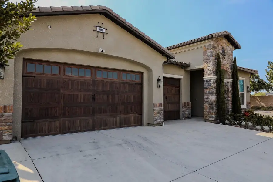 2871 N Cypress Avenue, Fresno, CA 93727 - Image #2