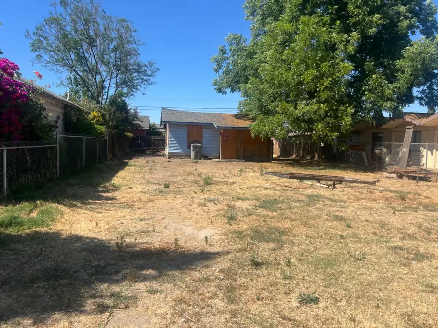 792 E Duff Avenue, Reedley, CA 93654 - Image #2