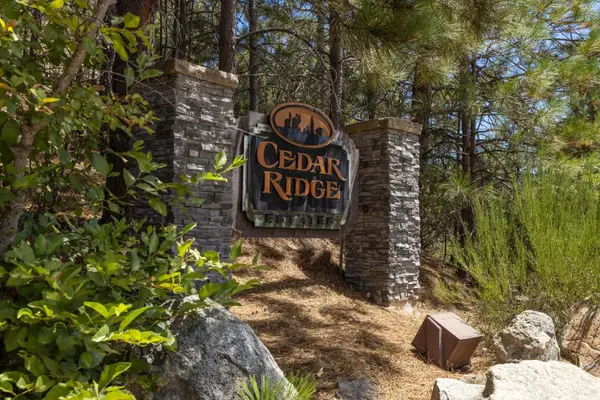 8 N Cedar Vista Circle, Bass Lake, CA 93604