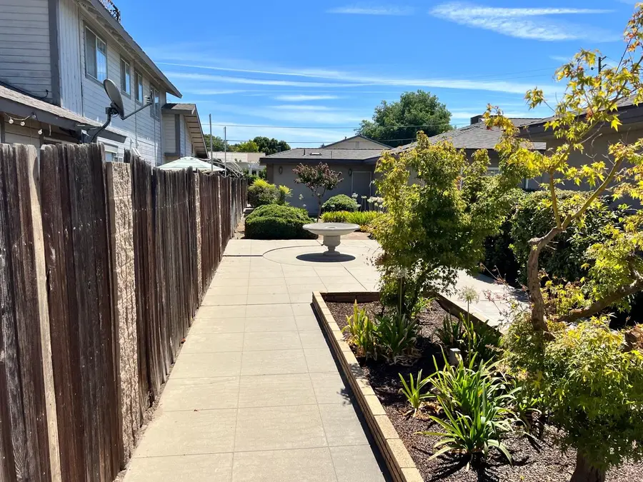 2450 14th Avenue #B, Kingsburg, CA 93631 - #2