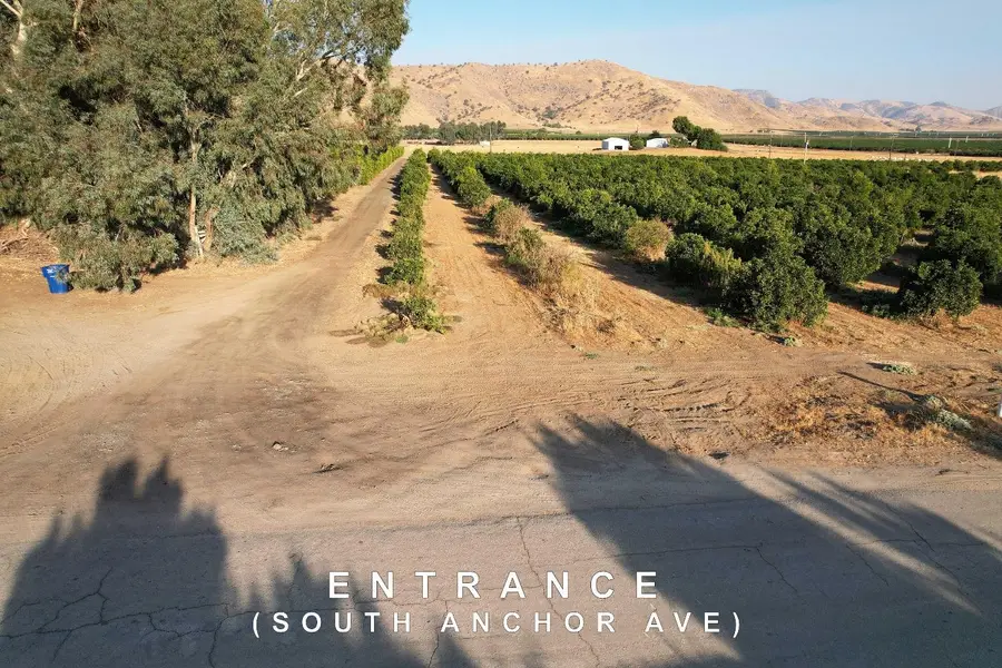 3363 S Anchor Avenue, Orange Cove, CA 93646 - #3