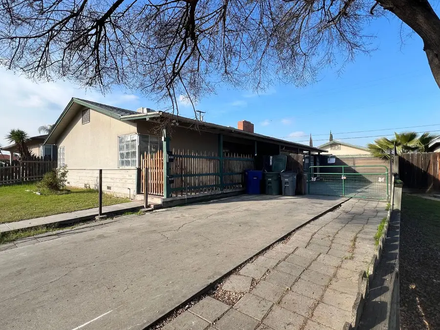 734 W Hammond Avenue, Fresno, CA 93728 - Image #2