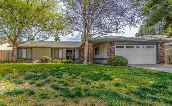 1828 S Hillcrest Drive, Visalia, CA 93292