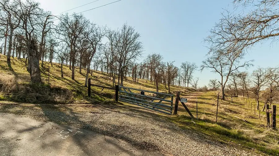 11185 Rusty Spur Lane, Clovis, CA 93619 - Image #2