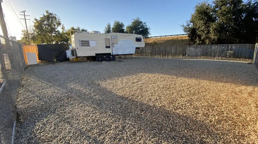 528 N Glenn Avenue, Fresno, CA 93701 - Image #2