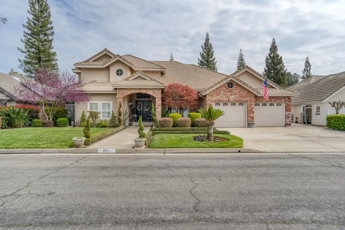 851 E Country View Circle, Fresno, CA 93730 - Image #1