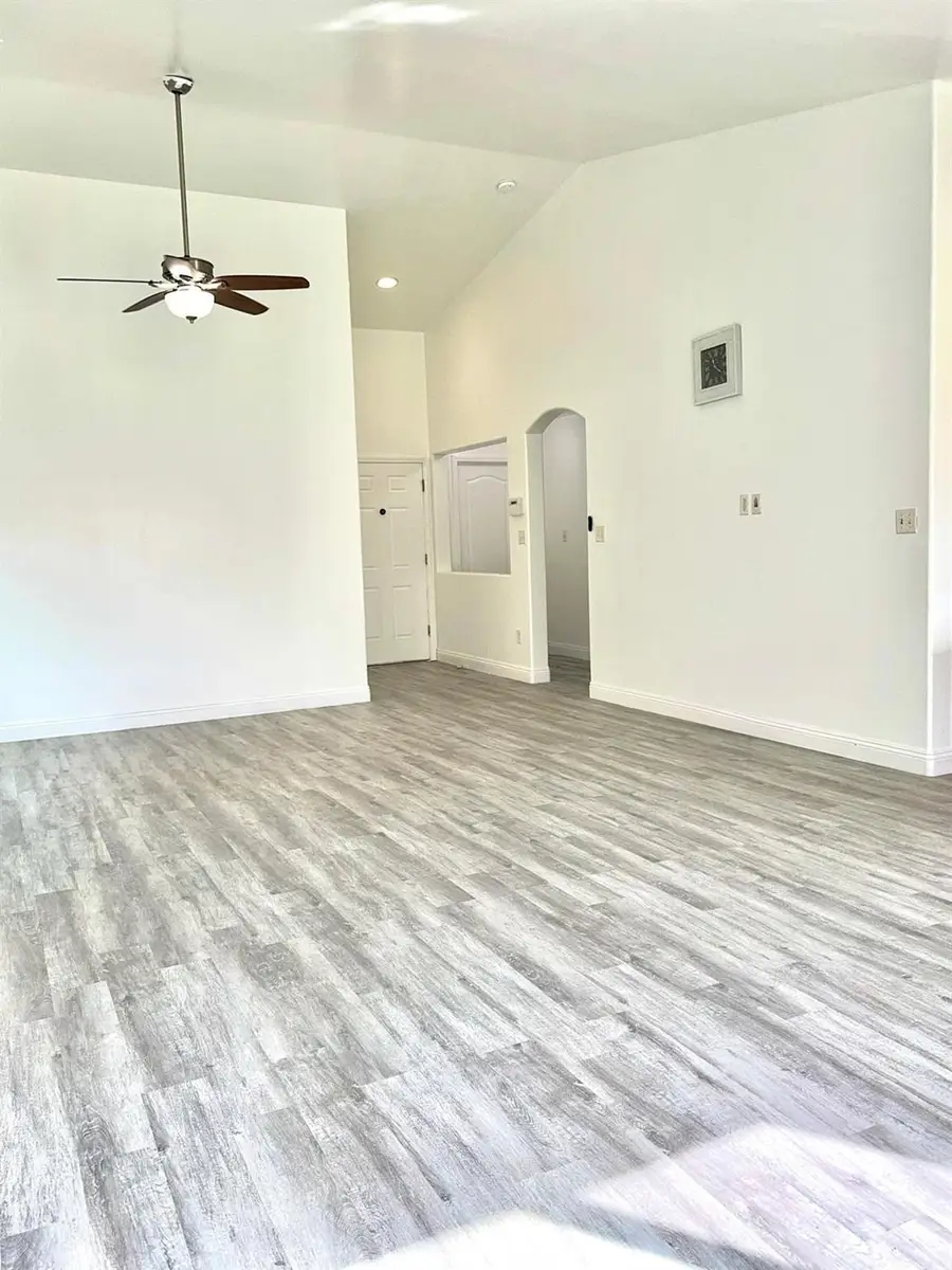 7111 Santana Sun Drive, Bakersfield, CA 93313 - Image #3