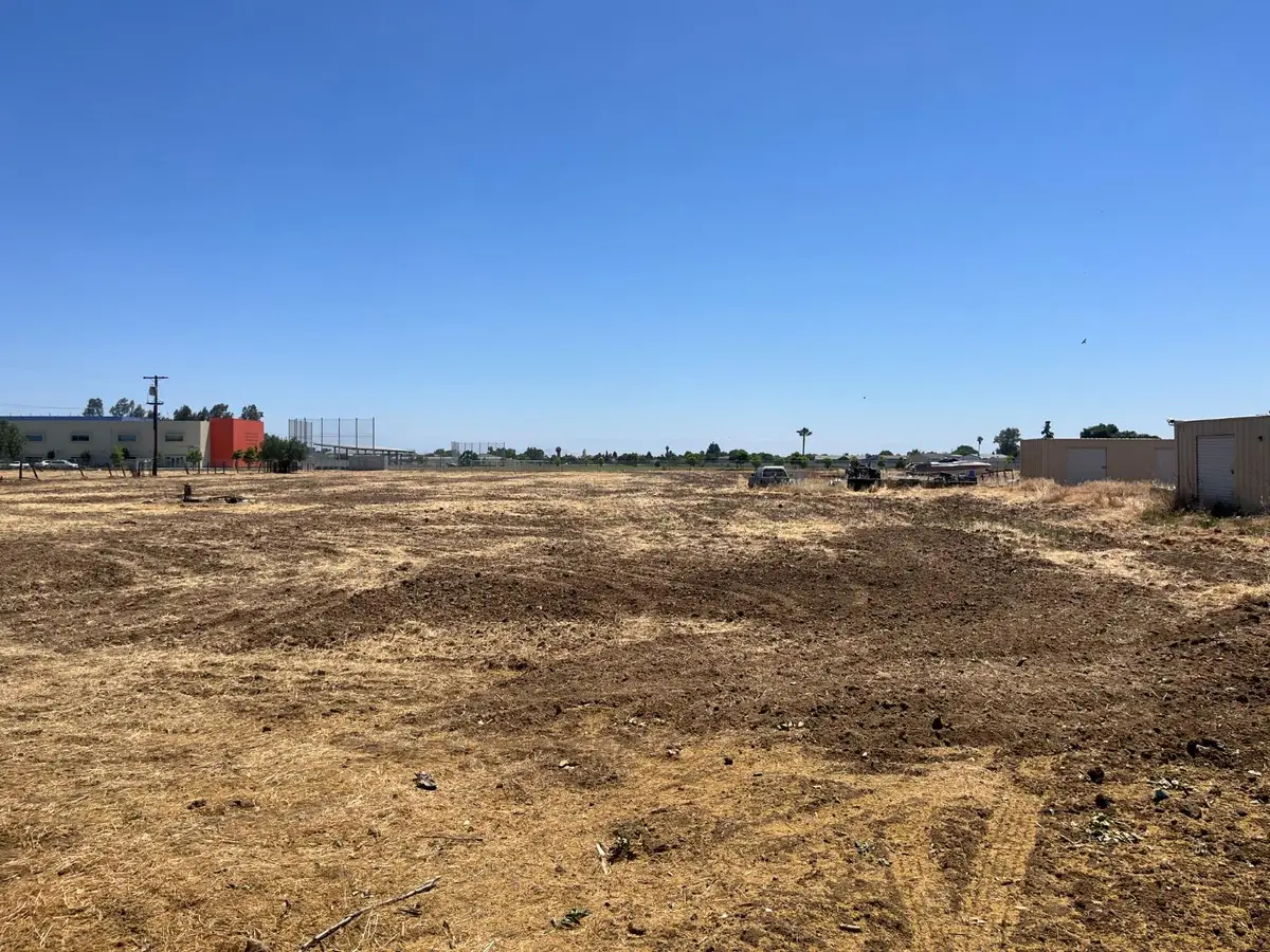 2449 S Willow Avenue, Fresno, CA 93725 - Image #1