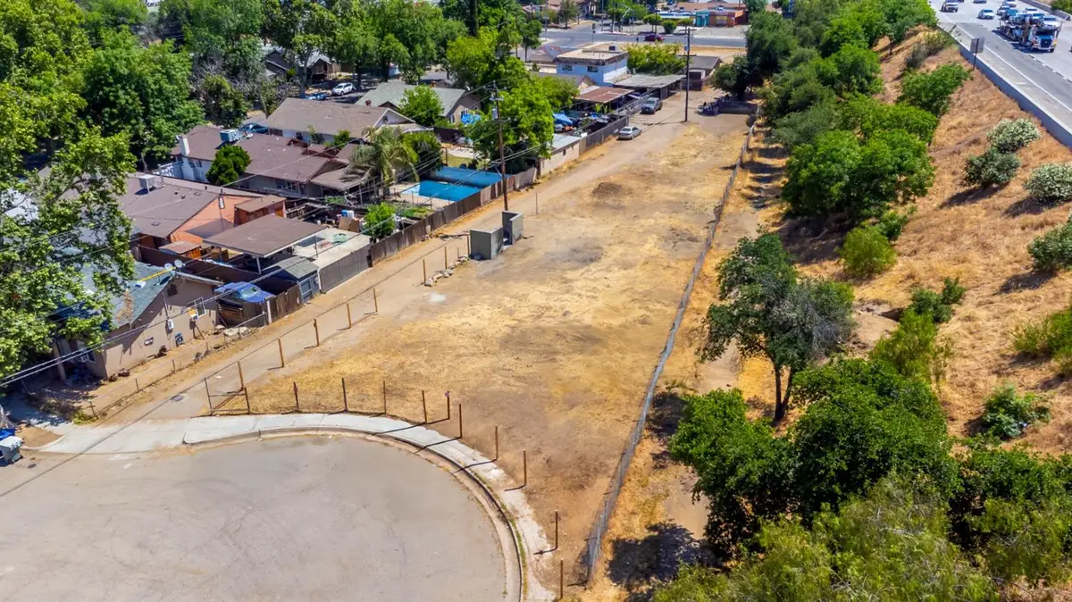 824 N Thesta Avenue, Fresno, CA 93701 - Image #1