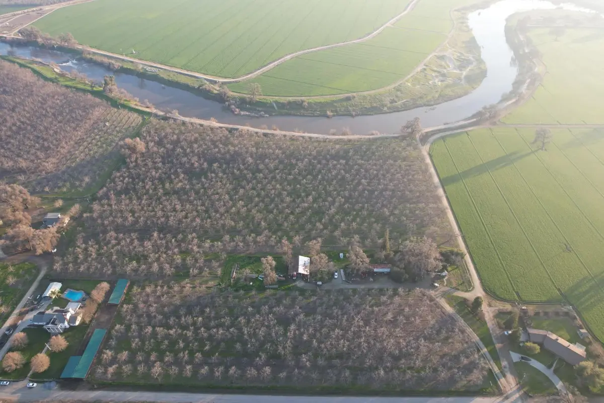 21530 Tiburico Avenue, Laton, CA 93242 - Image #1