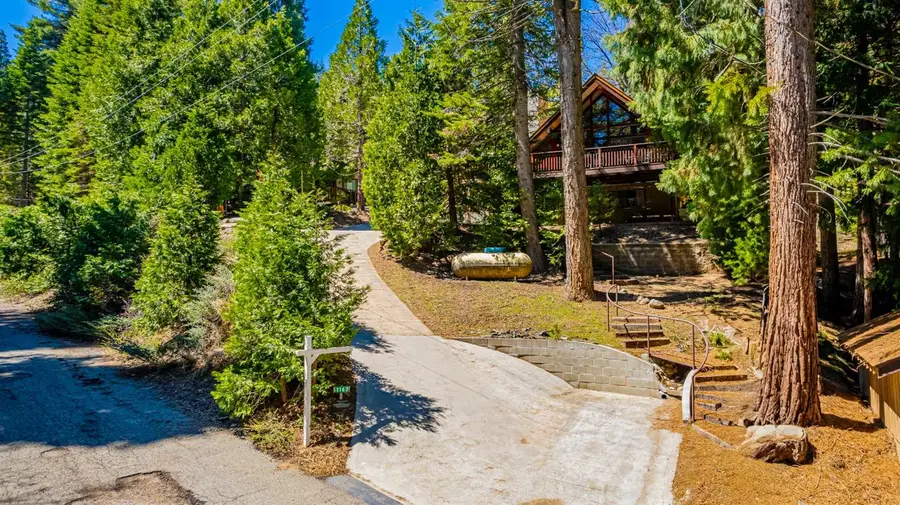 1163 Silvertip Lane, Fish Camp, CA 93623 - Image #3