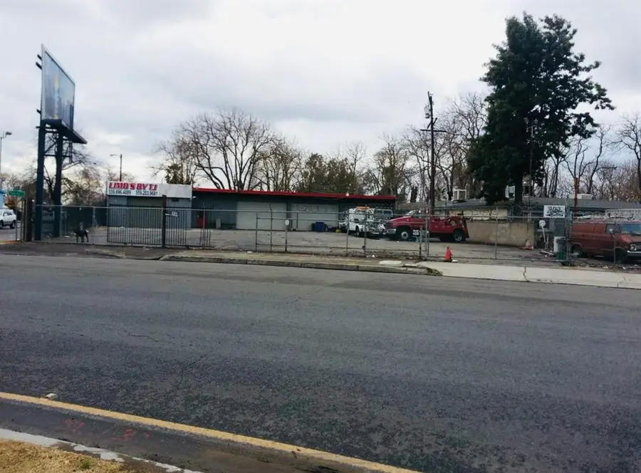 303 W Belmont Avenue, Fresno, CA 93728 - Image #3