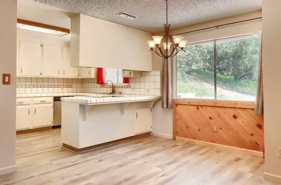 42275 Buckeye Road, Oakhurst, CA 93644 - Image #3