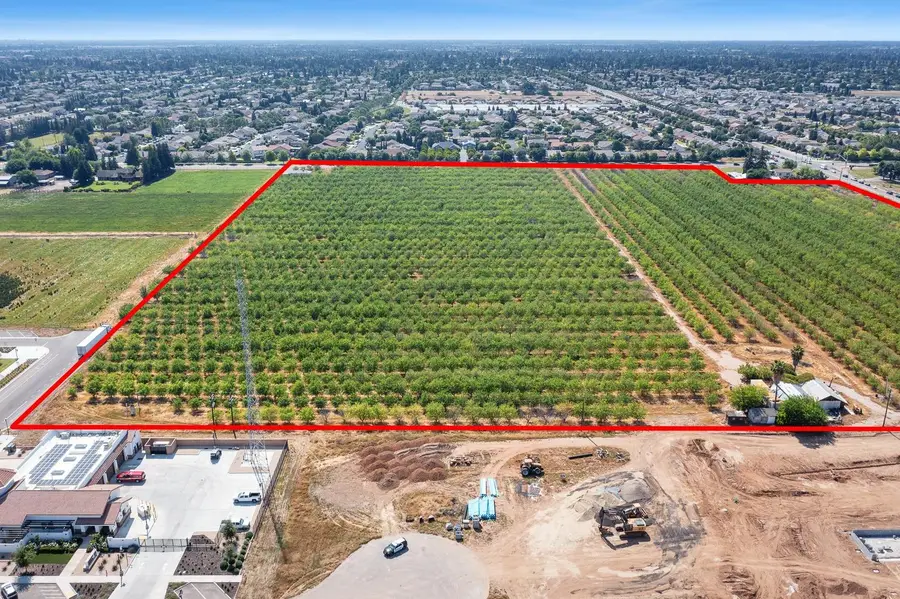 8175 E Shaw Avenue, Clovis, CA 93619 - Image #2